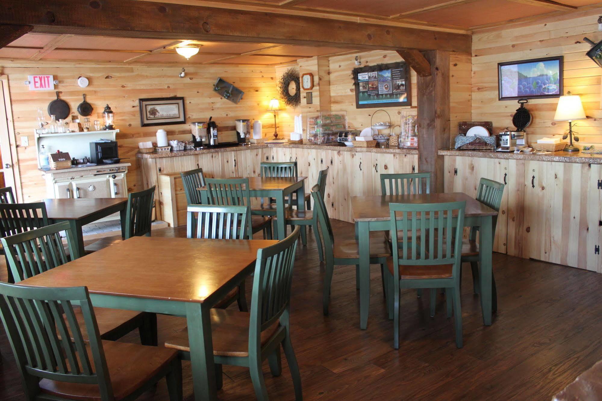 Maine Woods Inn Brewer Екстериор снимка