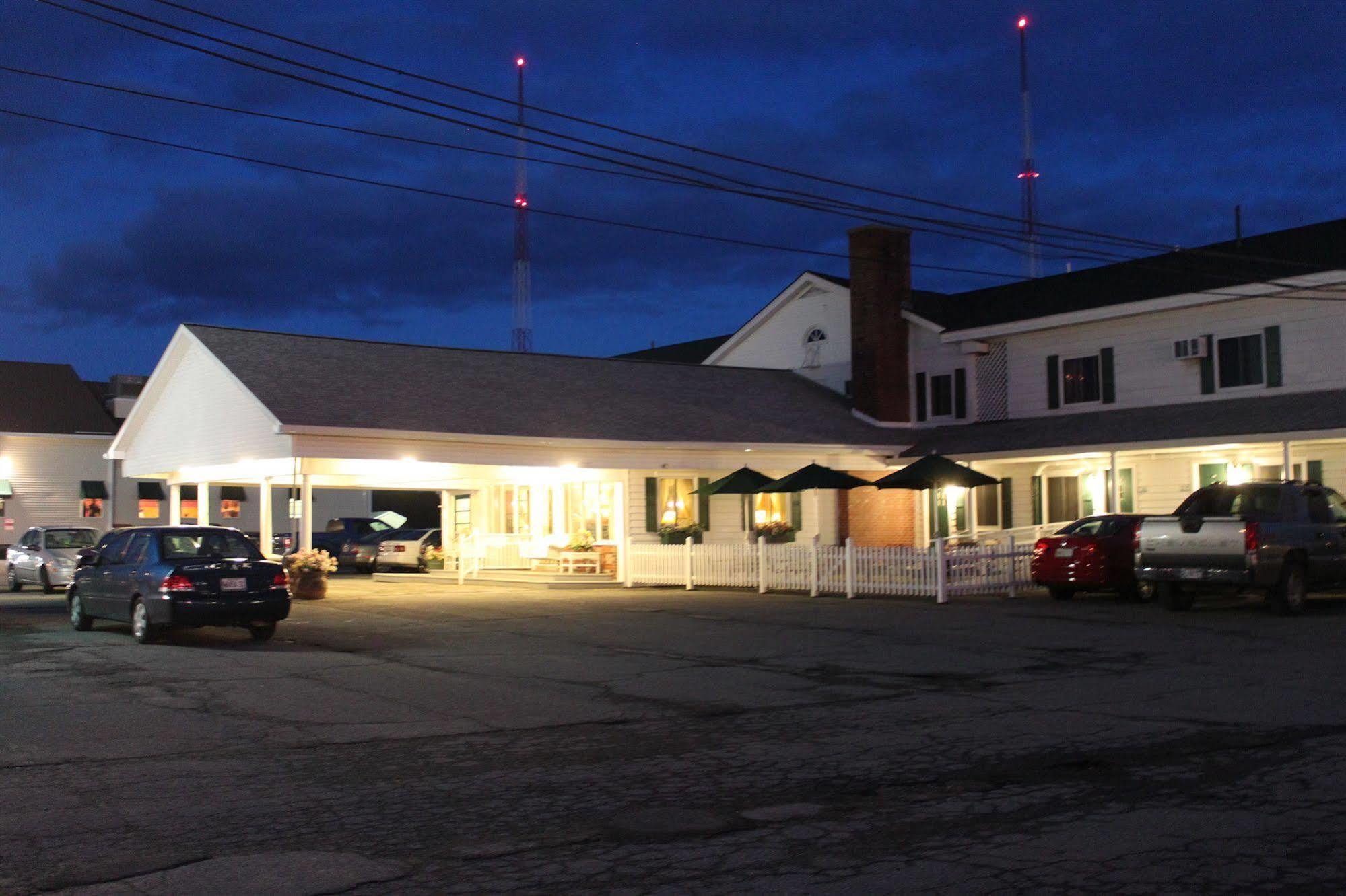 Maine Woods Inn Brewer Екстериор снимка